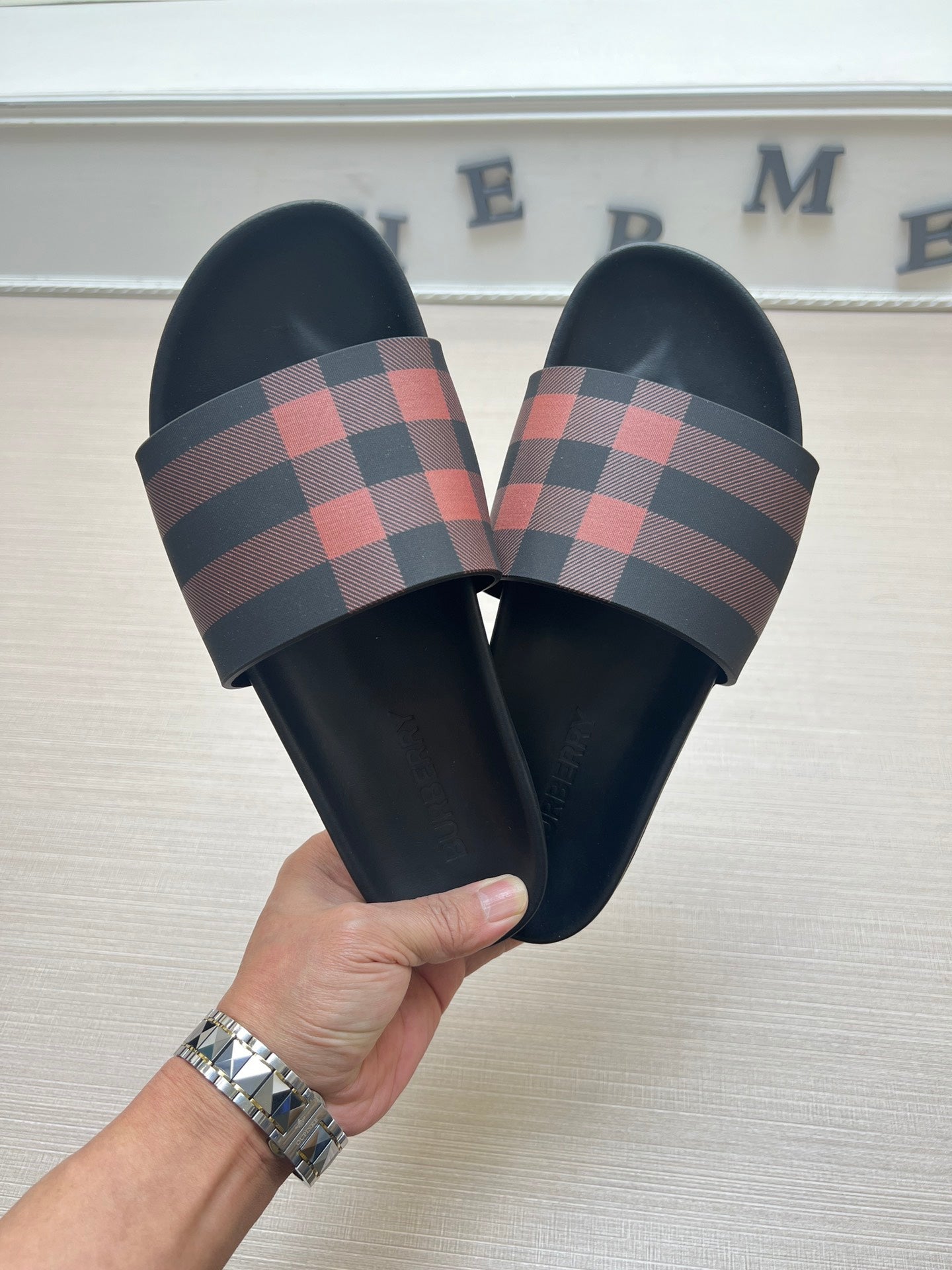 54R119ZDE Stylish slippers