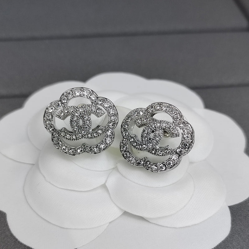 15QC12EDE Stylish Earrings