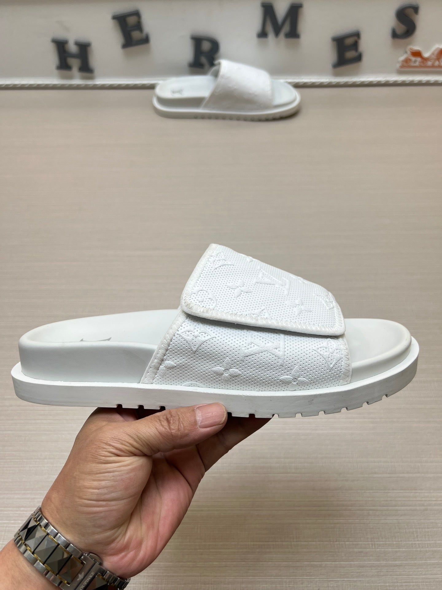 54E112ZDE Stylish slippers