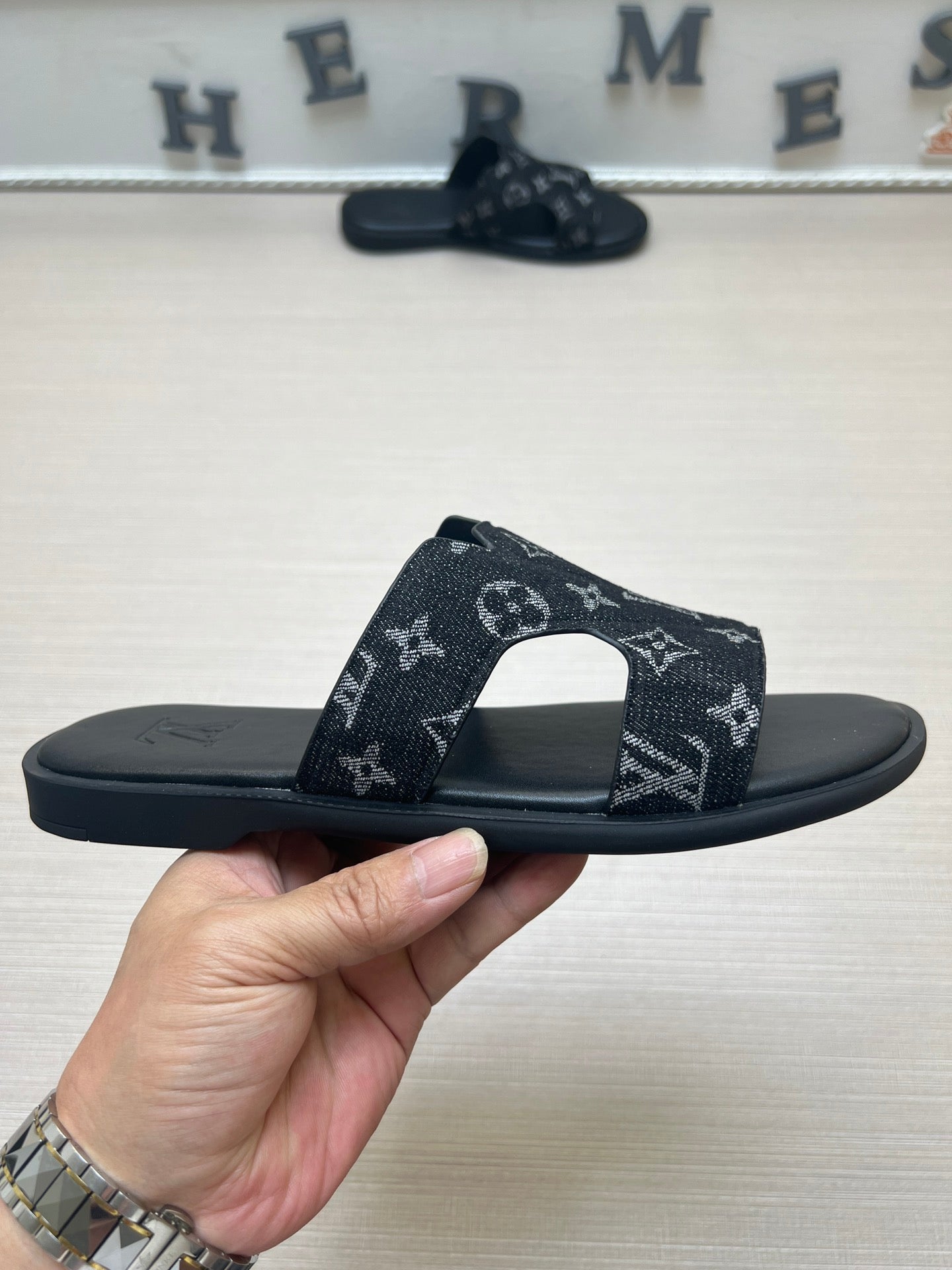 54E22ZDE Stylish slippers
