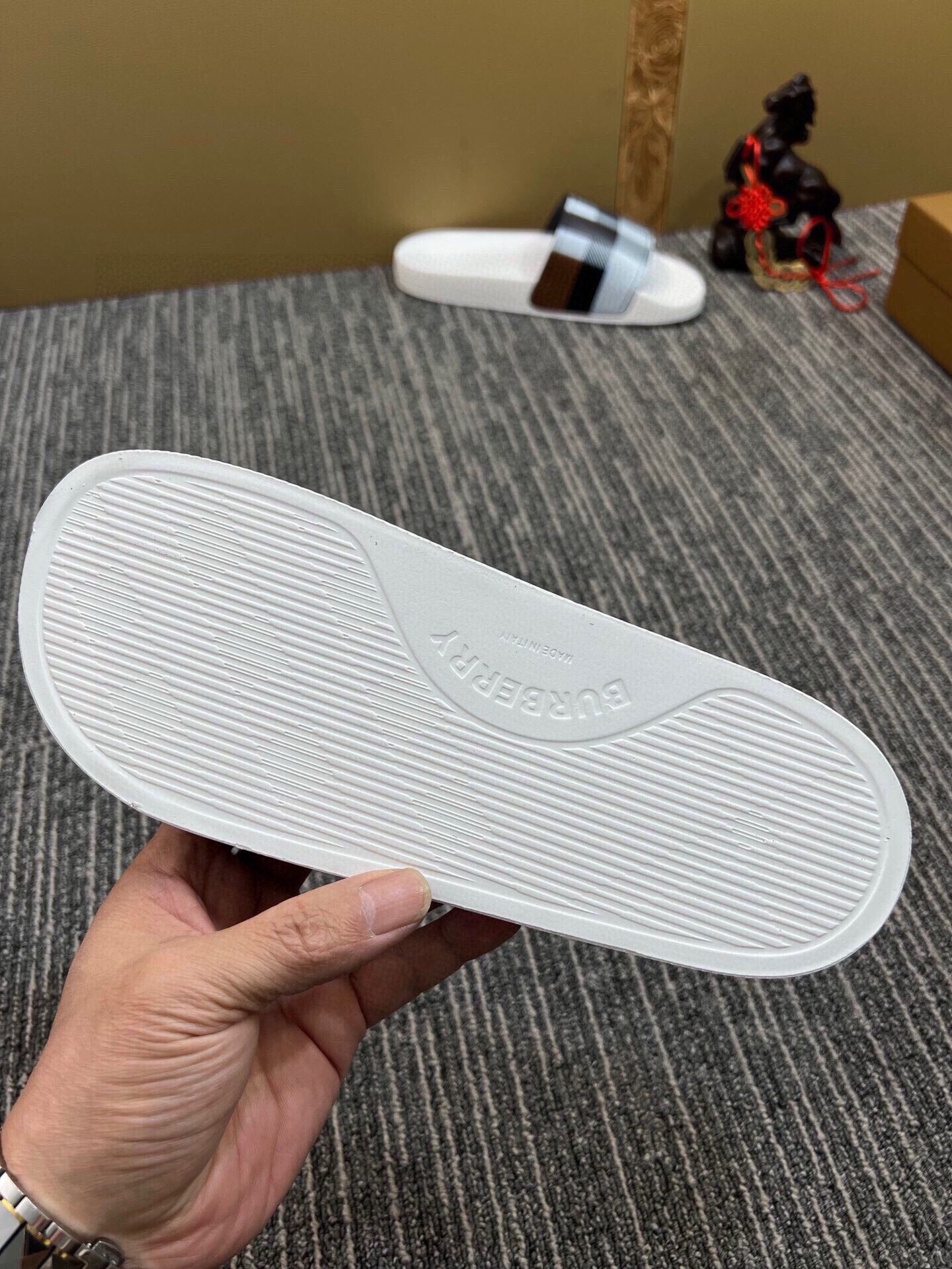 535ZR262ZDE Stylish Slippers