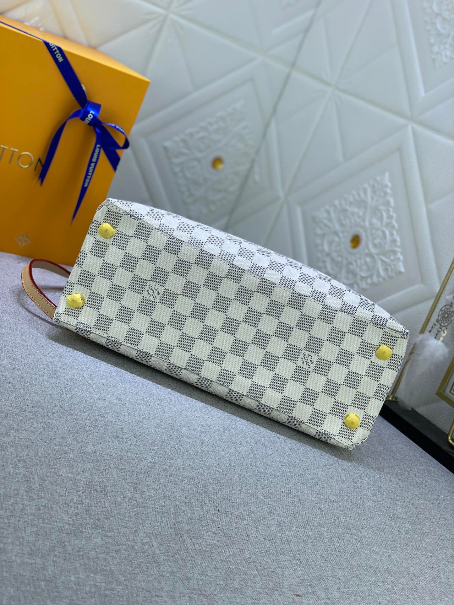 2XE330BDE Stylish leather bag 