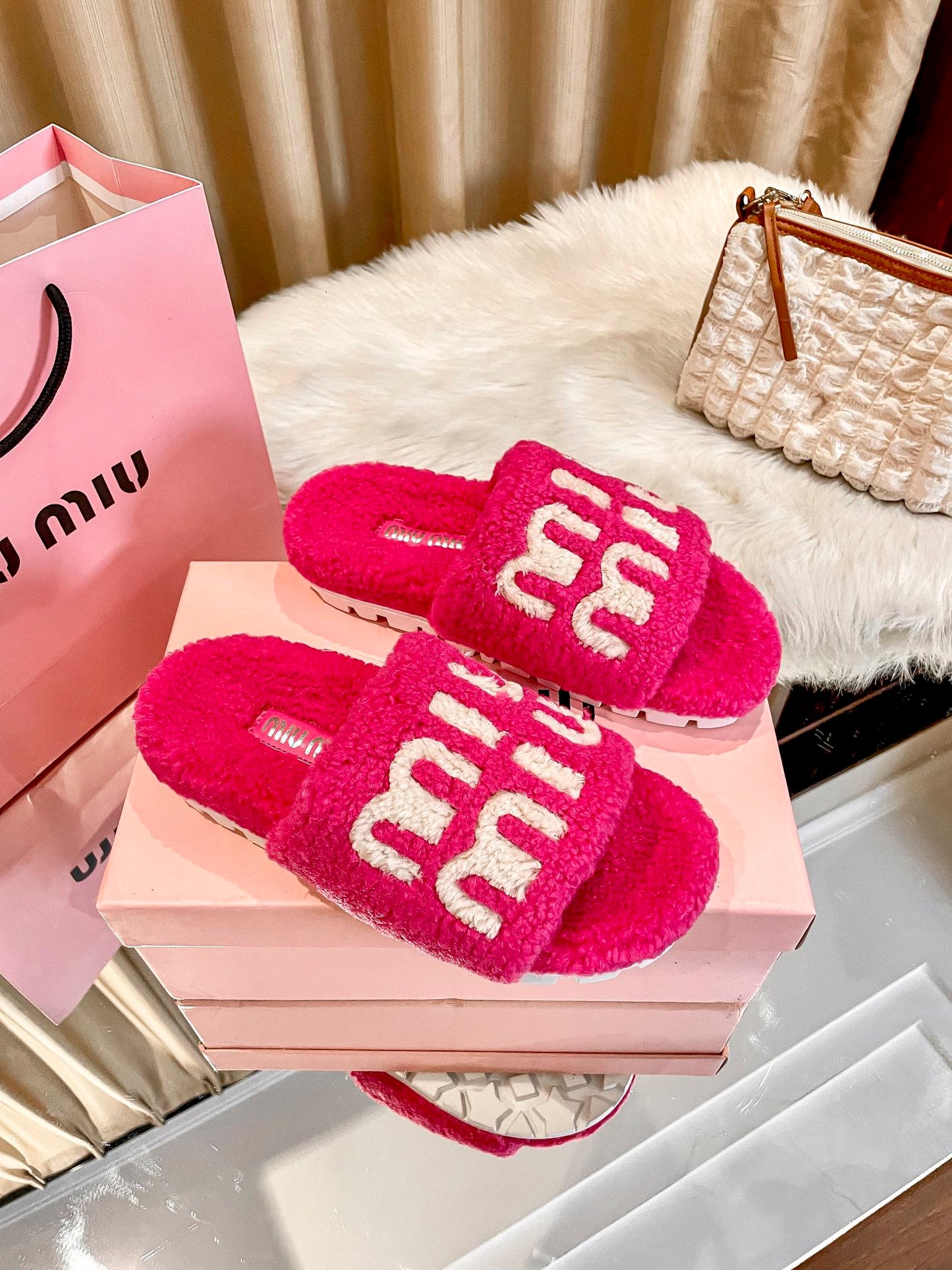 1JA25ZDE Stylish Slippers