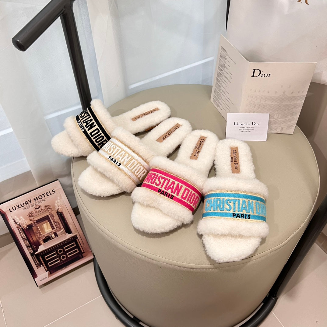 1JD4ZDE Stylish Slippers