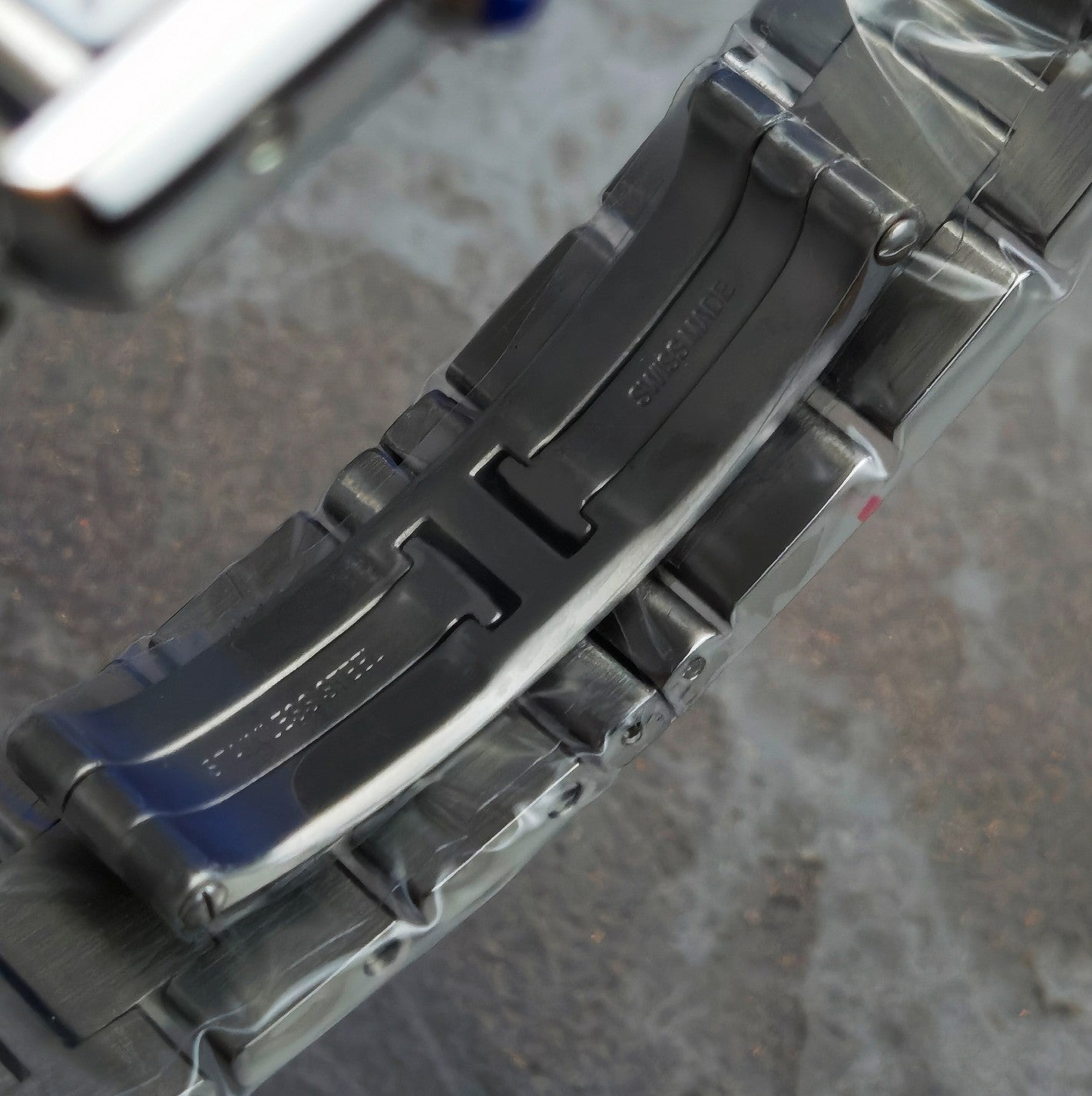 2LK2LDE Stylish Watches