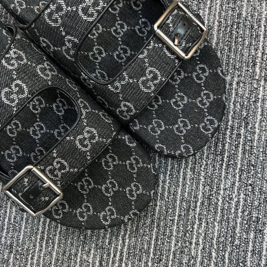 54B123ZDE Stylish slippers