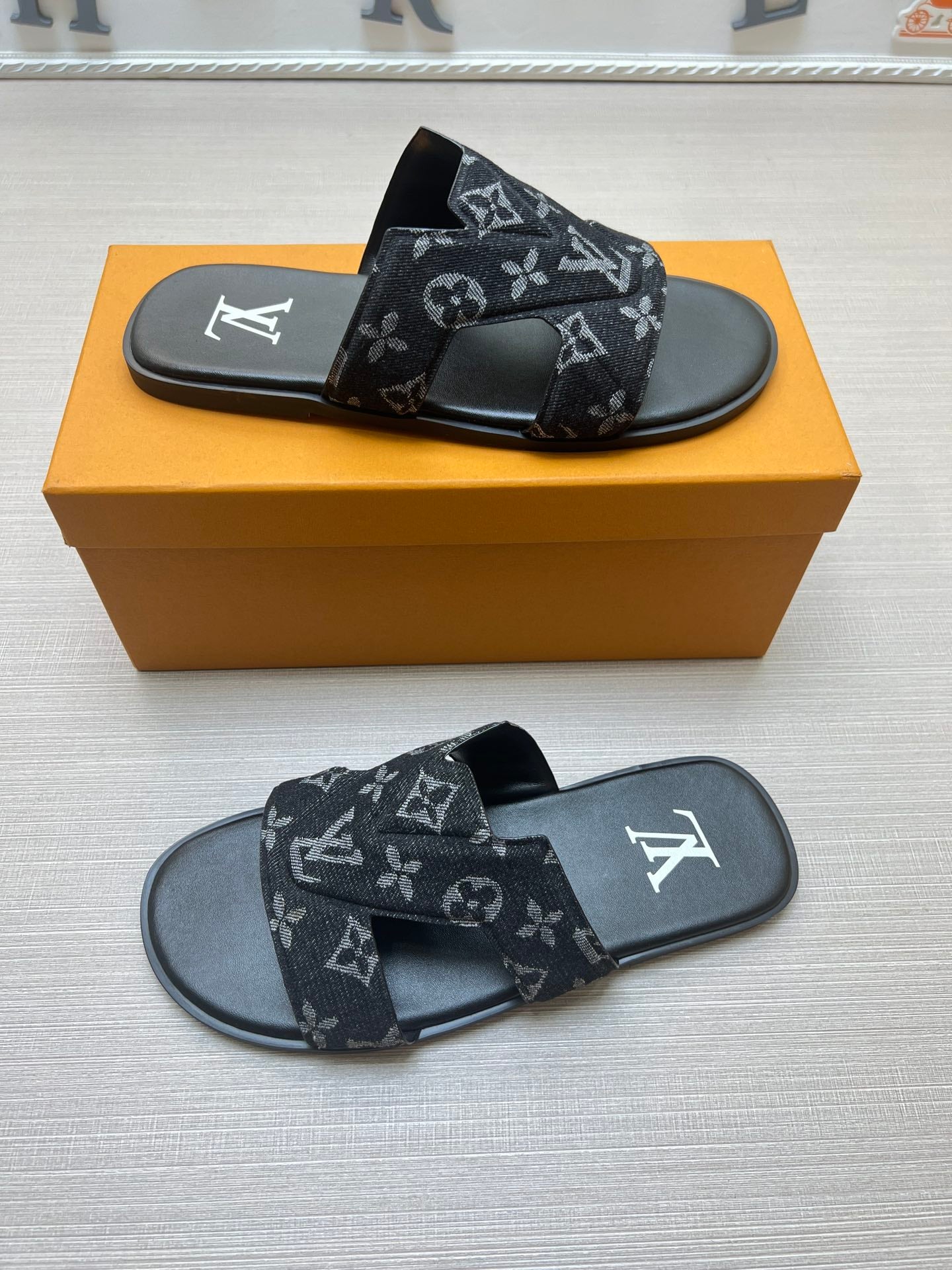 54E29ZDE Stylish slippers