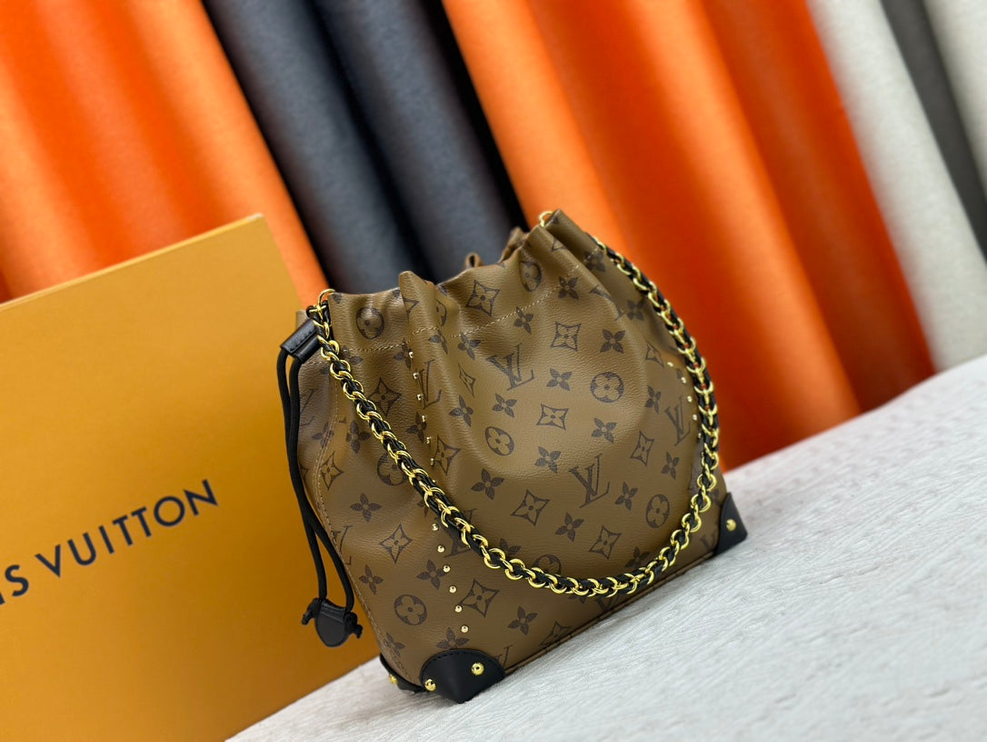 1XE56BDE Stylish leather bag