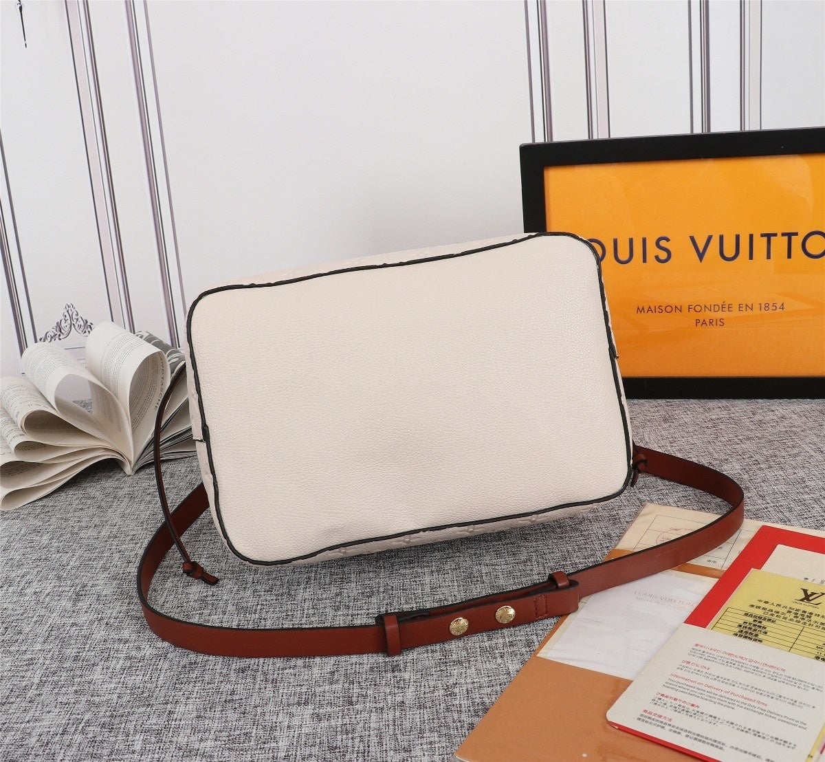 2XE60BDE Stylish leather bag 
