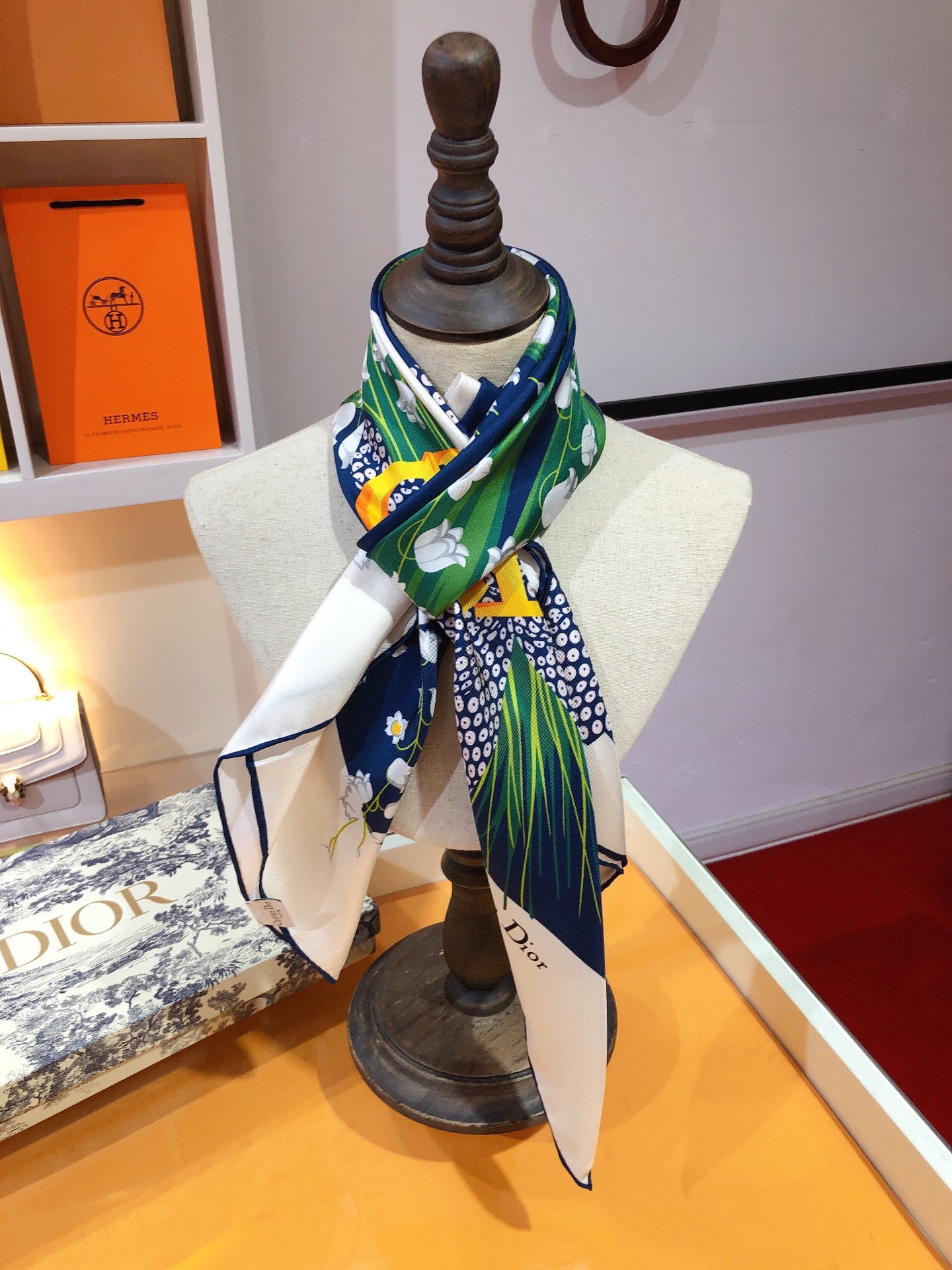 155ND7WDE Stylish Silk Scarve