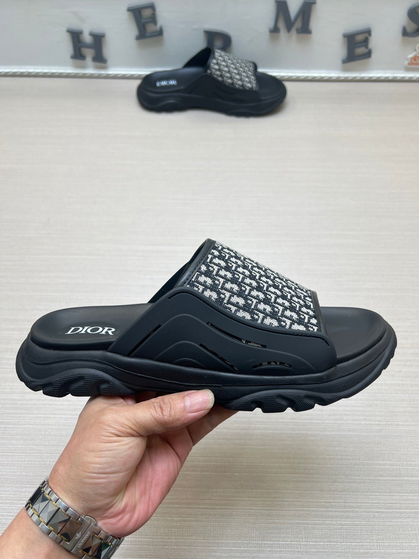 54D8ZDE Stylish slippers