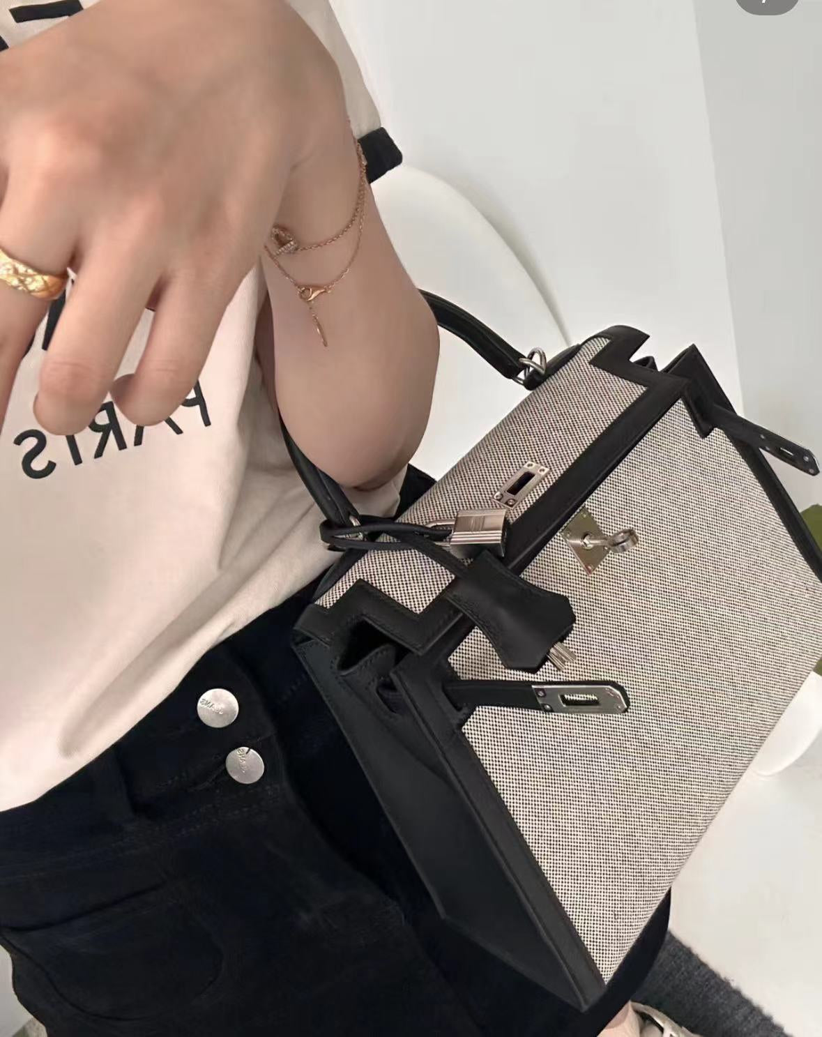 15RH119BDE Stylish leather bag