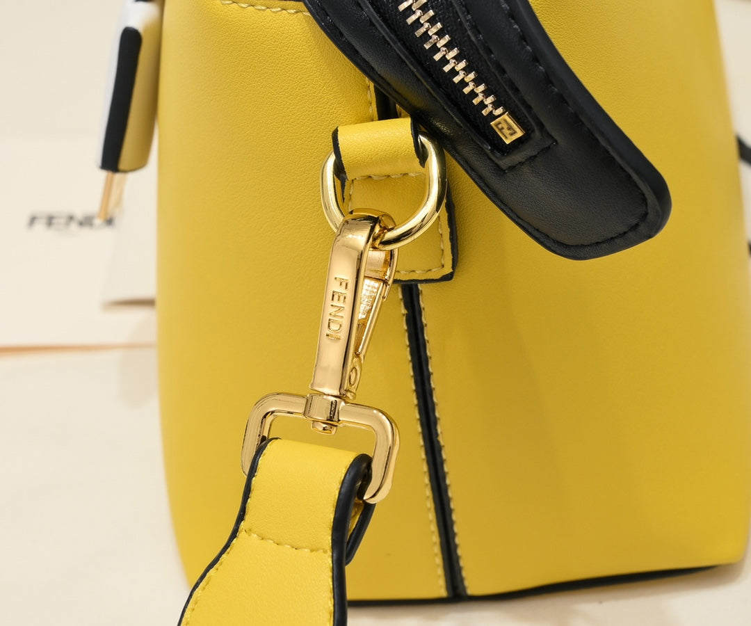 2XF132BDE Stylish leather bag 