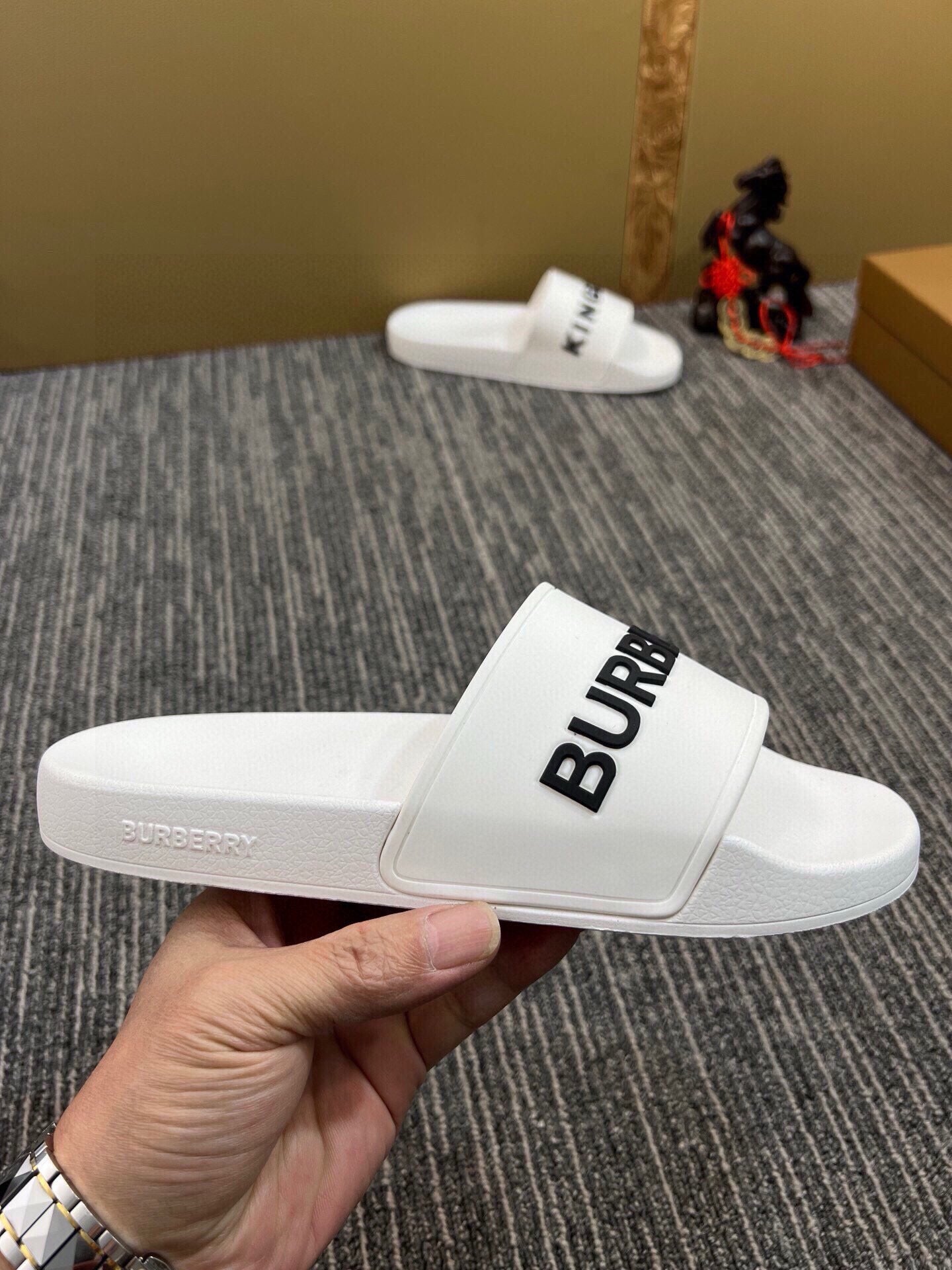 535ZR256ZDE Stylish Slippers