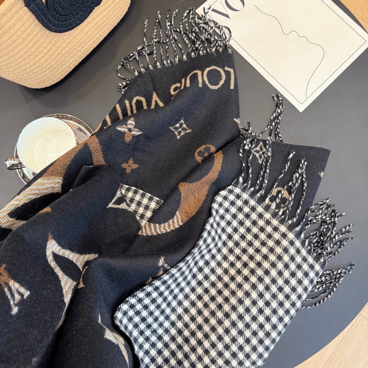 185ZE41WDE Stylish Winter Scarves