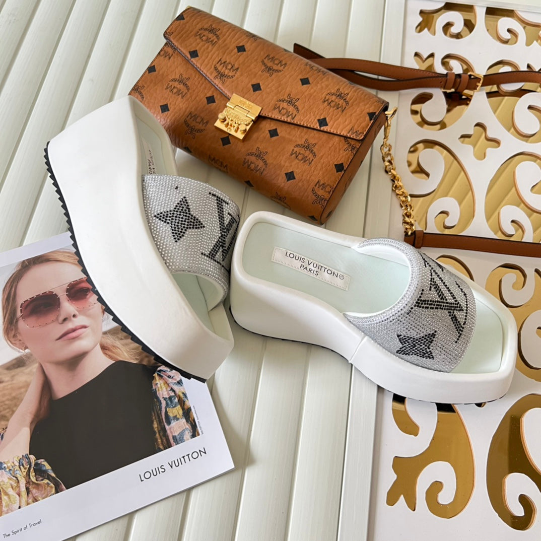 14E90ZDE Stylish Slippers