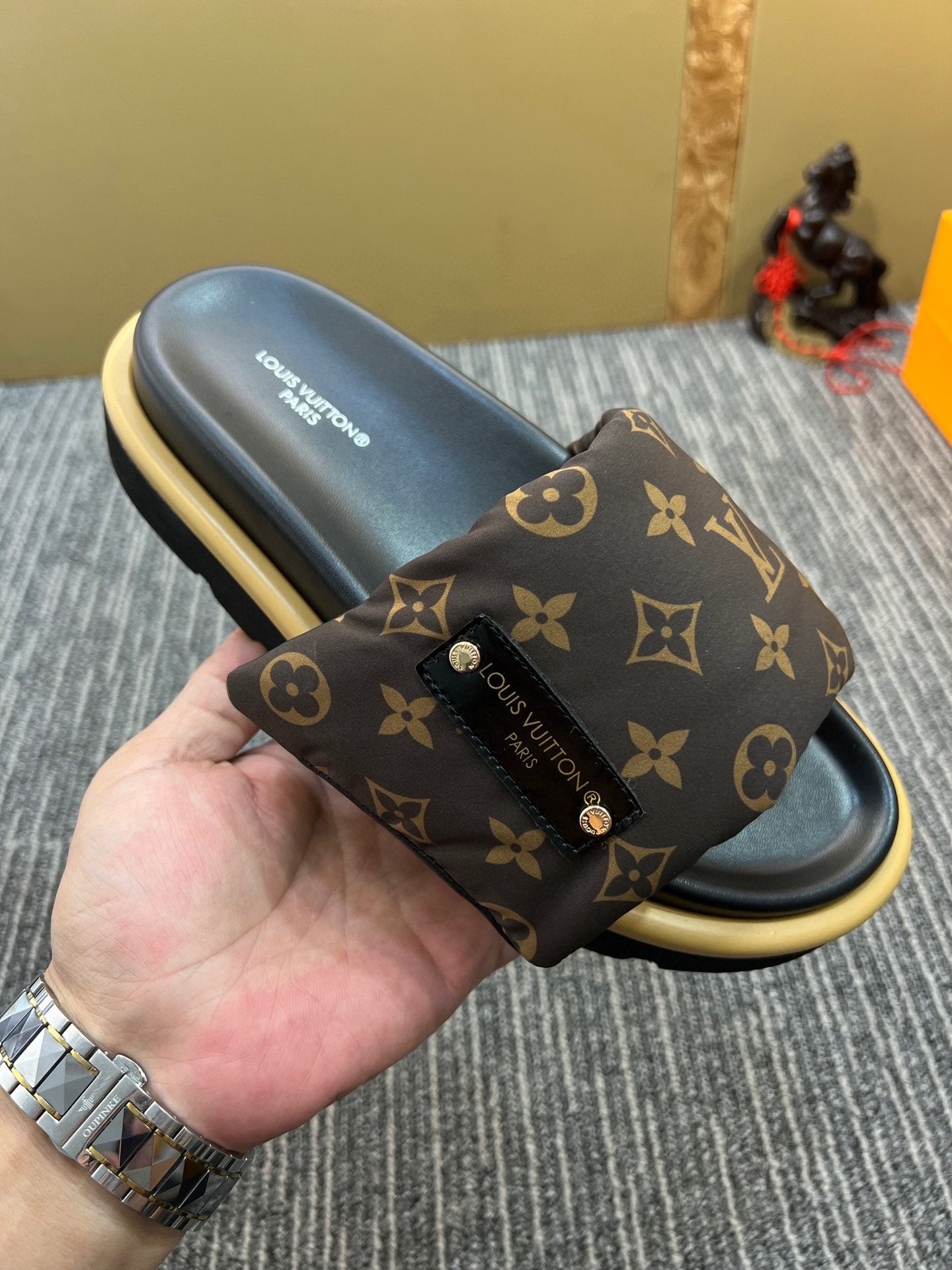 5XE118ZDE Stylish leather quality Slippers