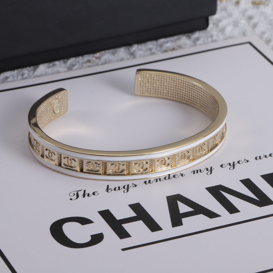 14C315KDE Stylish Bracelets