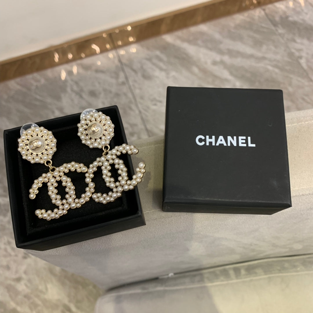 14C18EDE Stylish Earrings