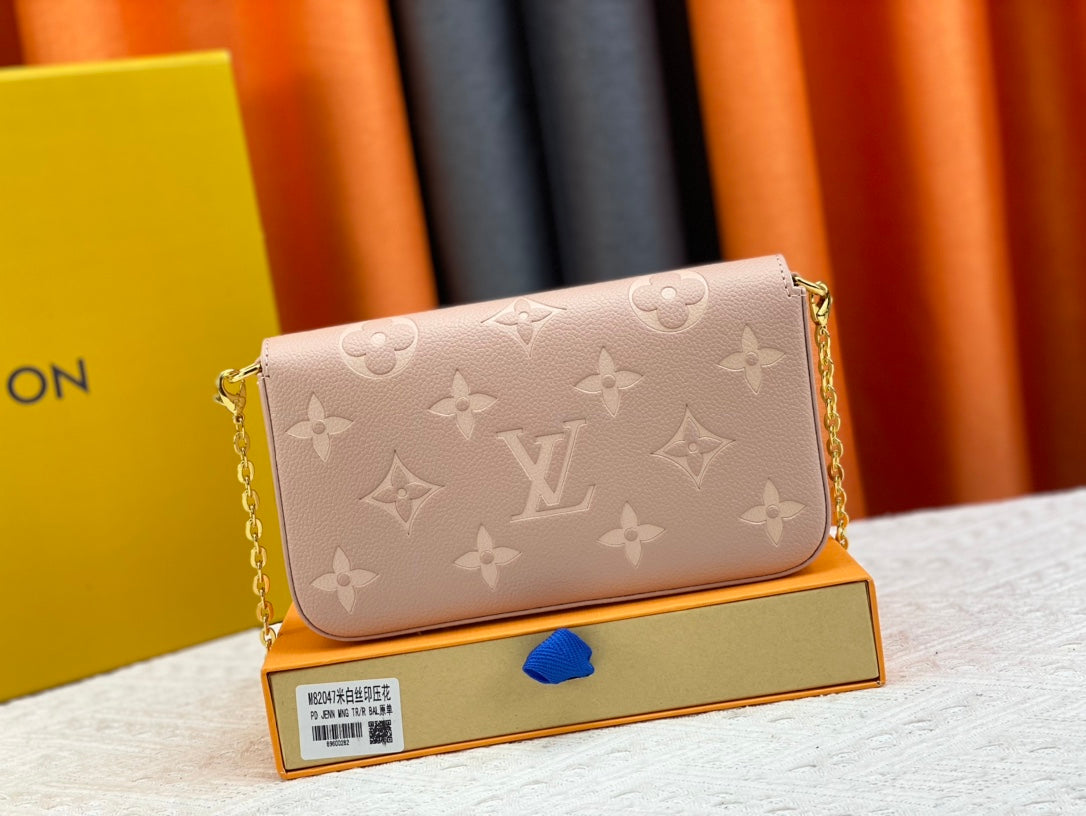 1XE173BDE Stylish leather bag 