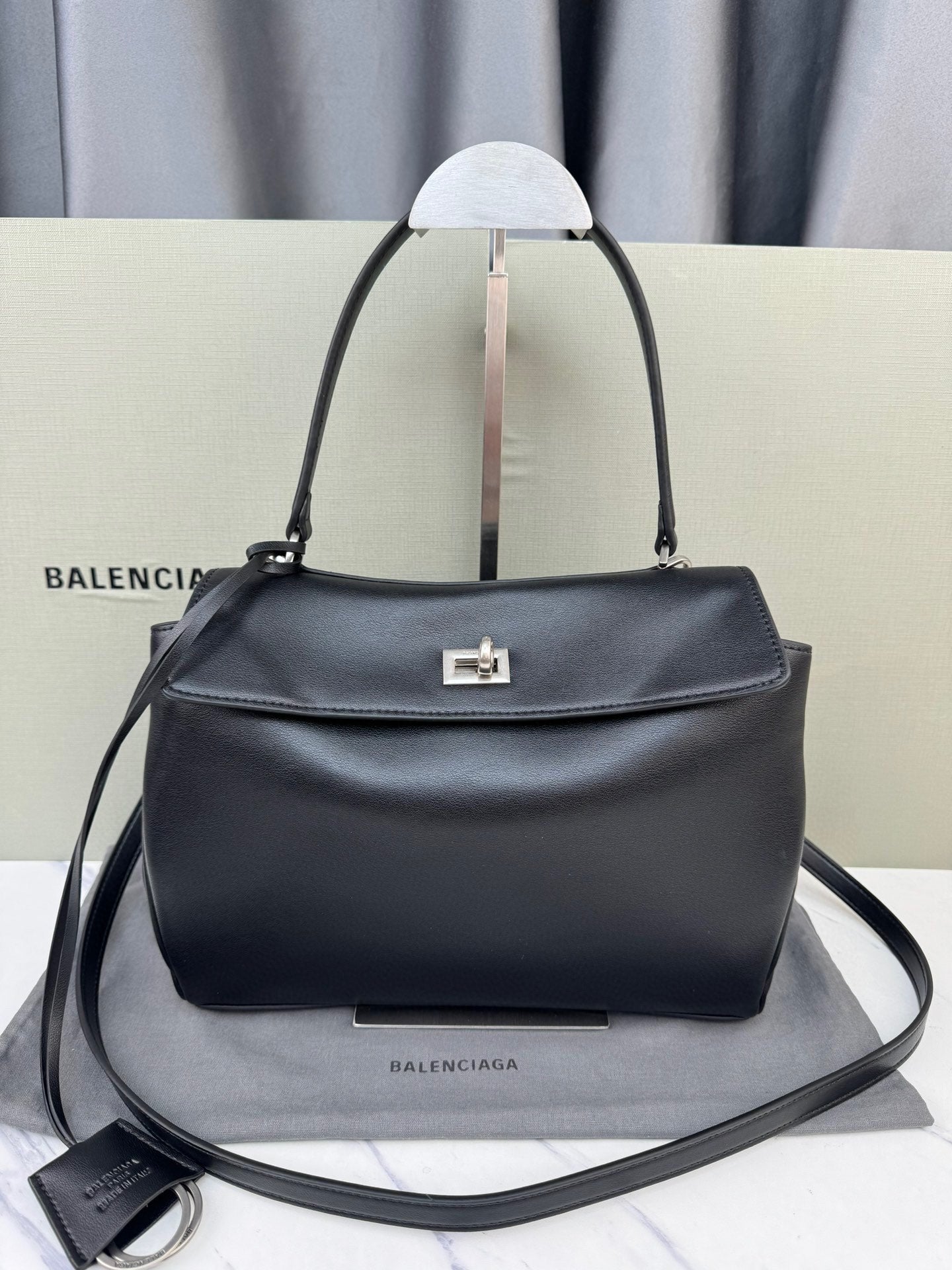 15XJ4BDE Stylish leather bag