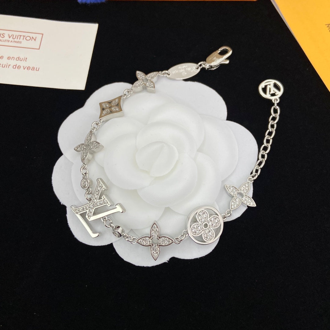 1XE603XDE Stylish Bracelets