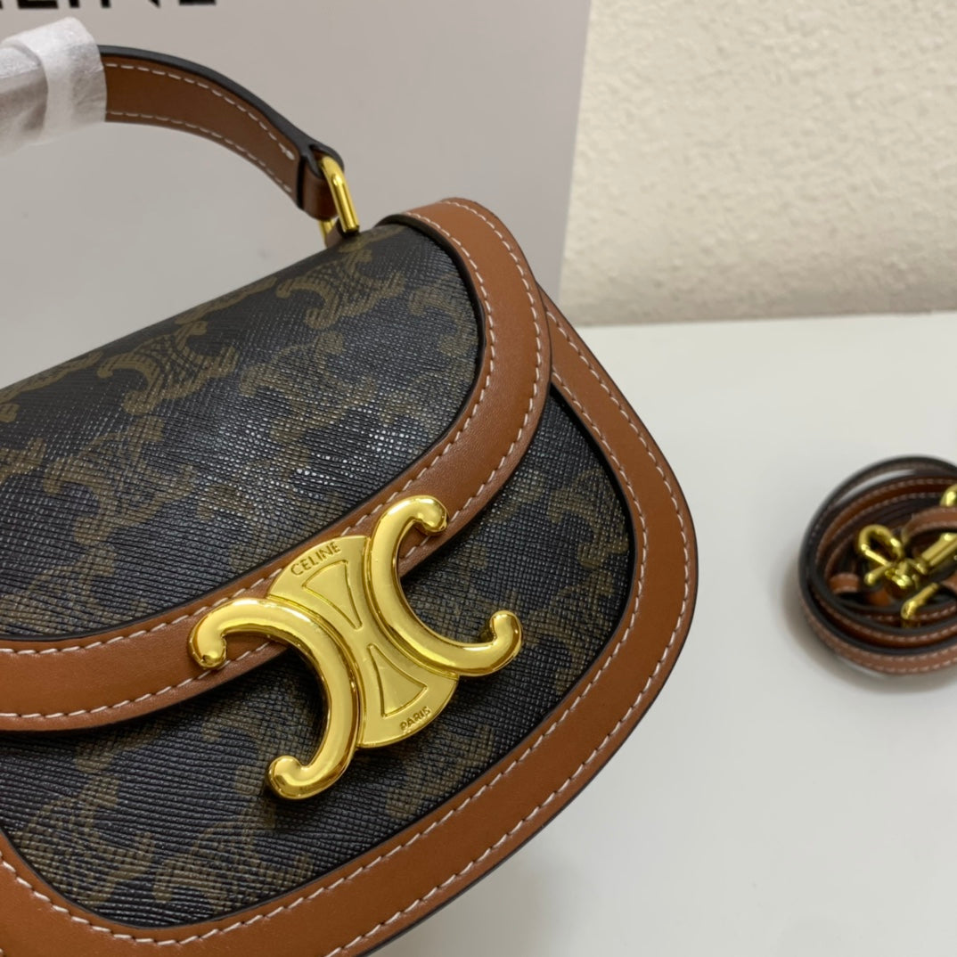 1XCL40BDE Stylish leather bag 