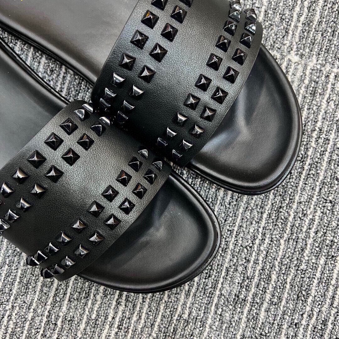 54A126ZDE Stylish slippers