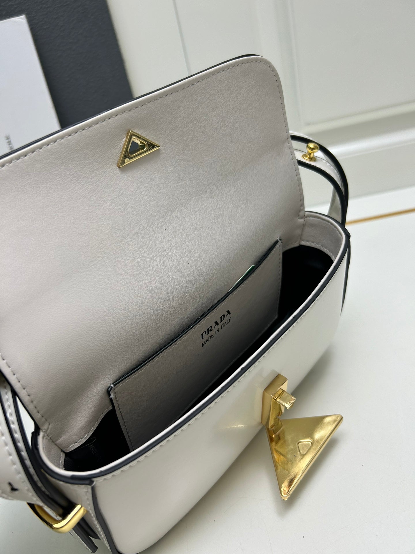 AXPD71BDE Stylish leather bag