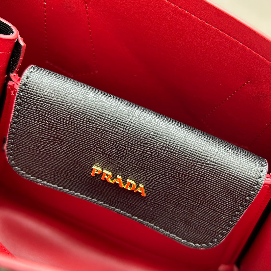 1XPD115BDE Stylish leather bag 