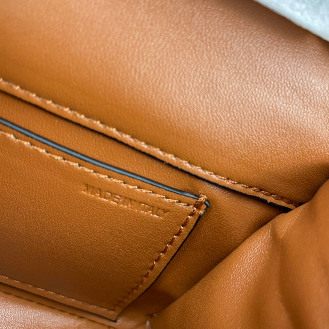 1WVL114BDE Stylish leather bag