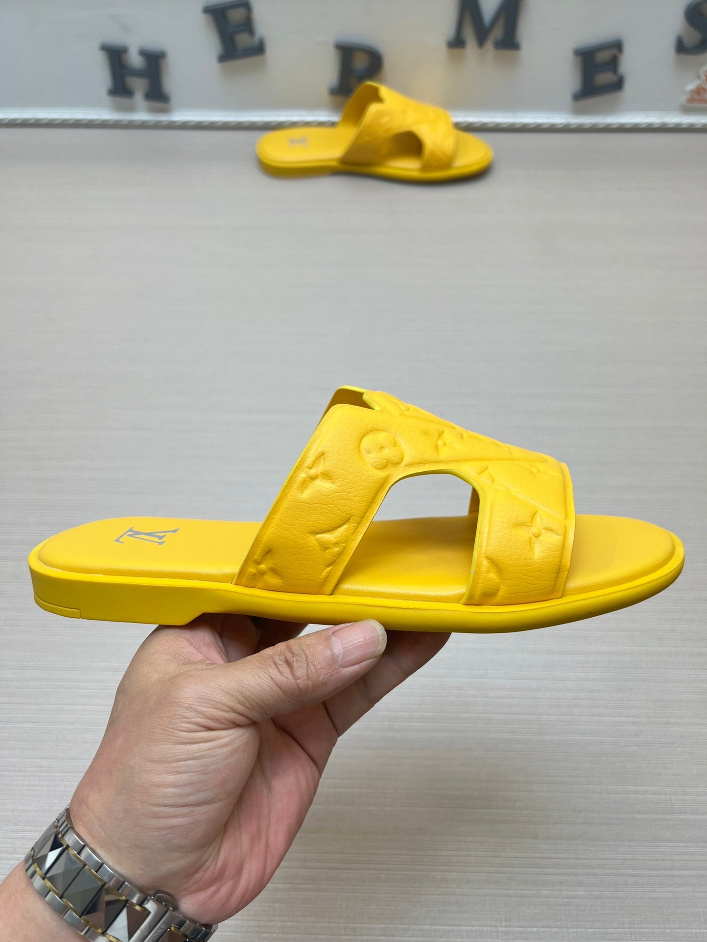 54E22ZDE Stylish slippers