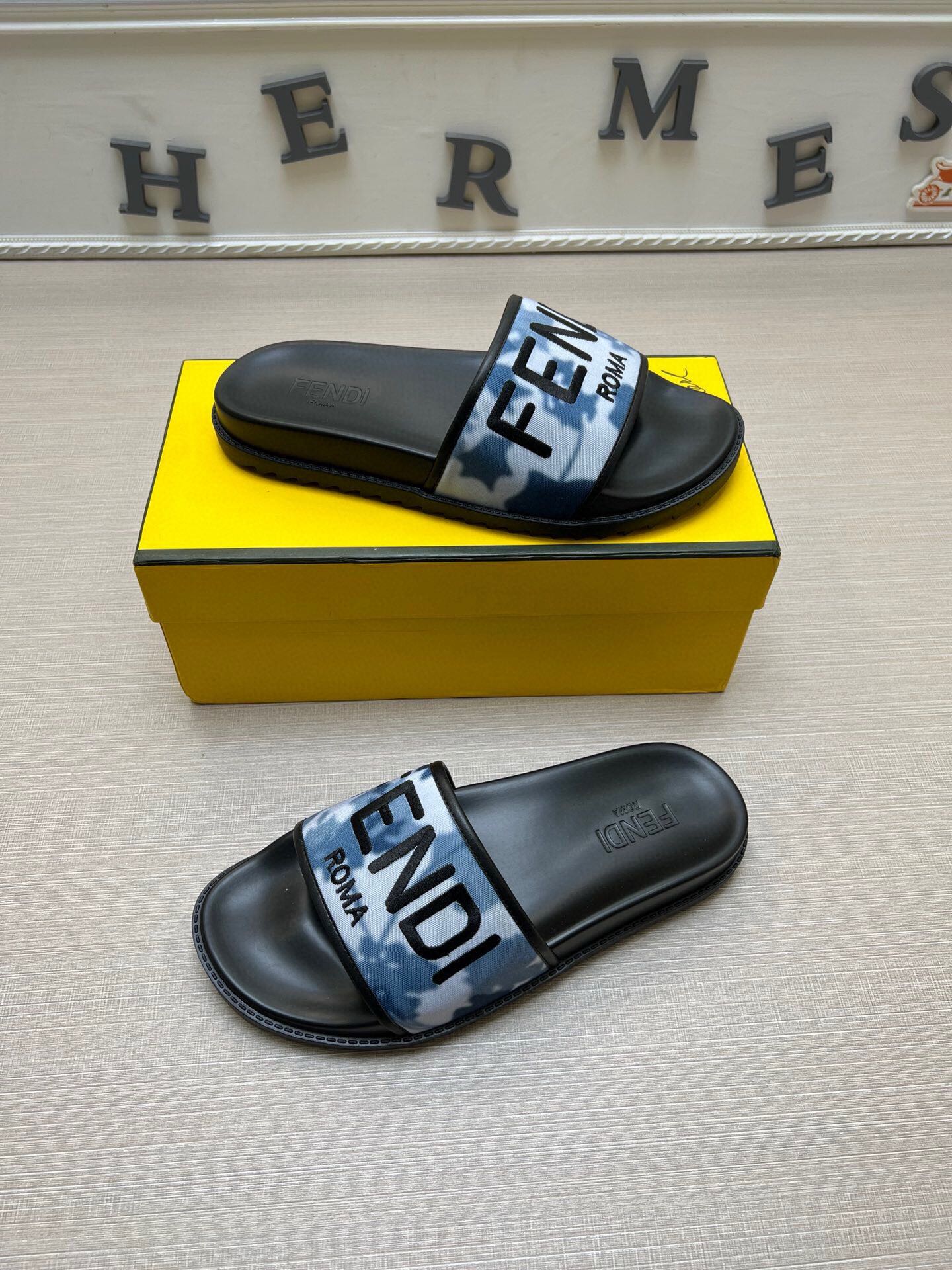 54F24ZDE Stylish slippers