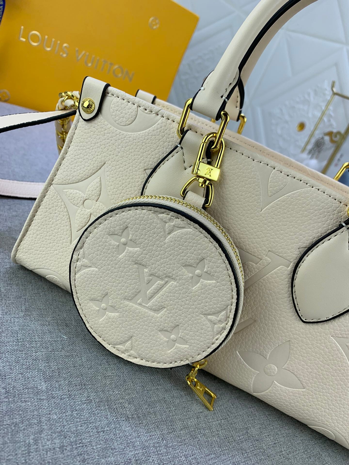 2XE320BDE Stylish leather bag 