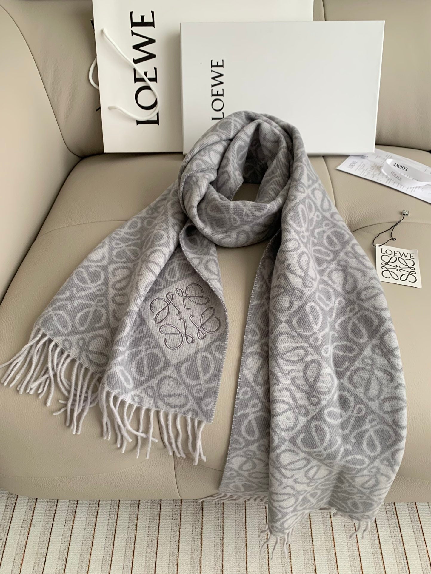 185RA64WDE Stylish Winter Scarves