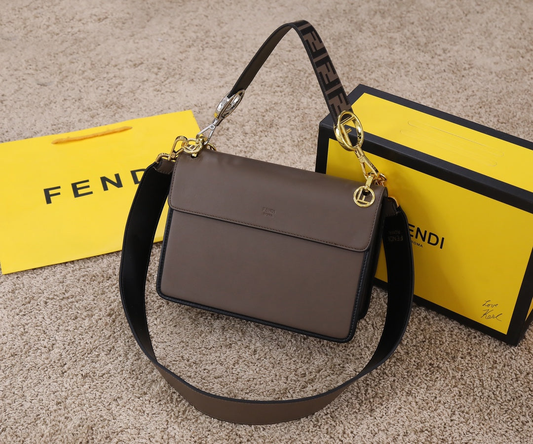 1XF91BDE Stylish leather bag 