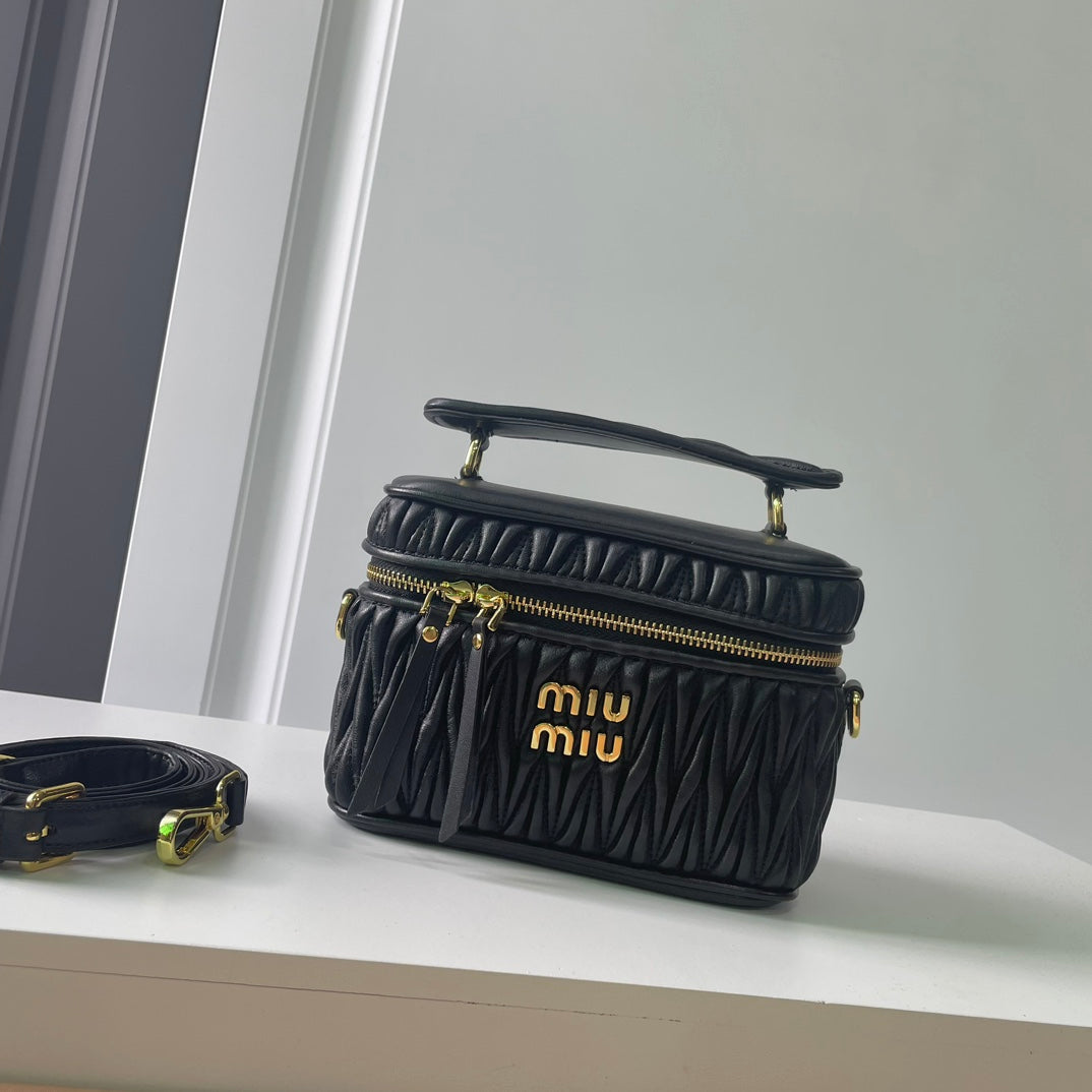 15RA102BDE Stylish leather bag