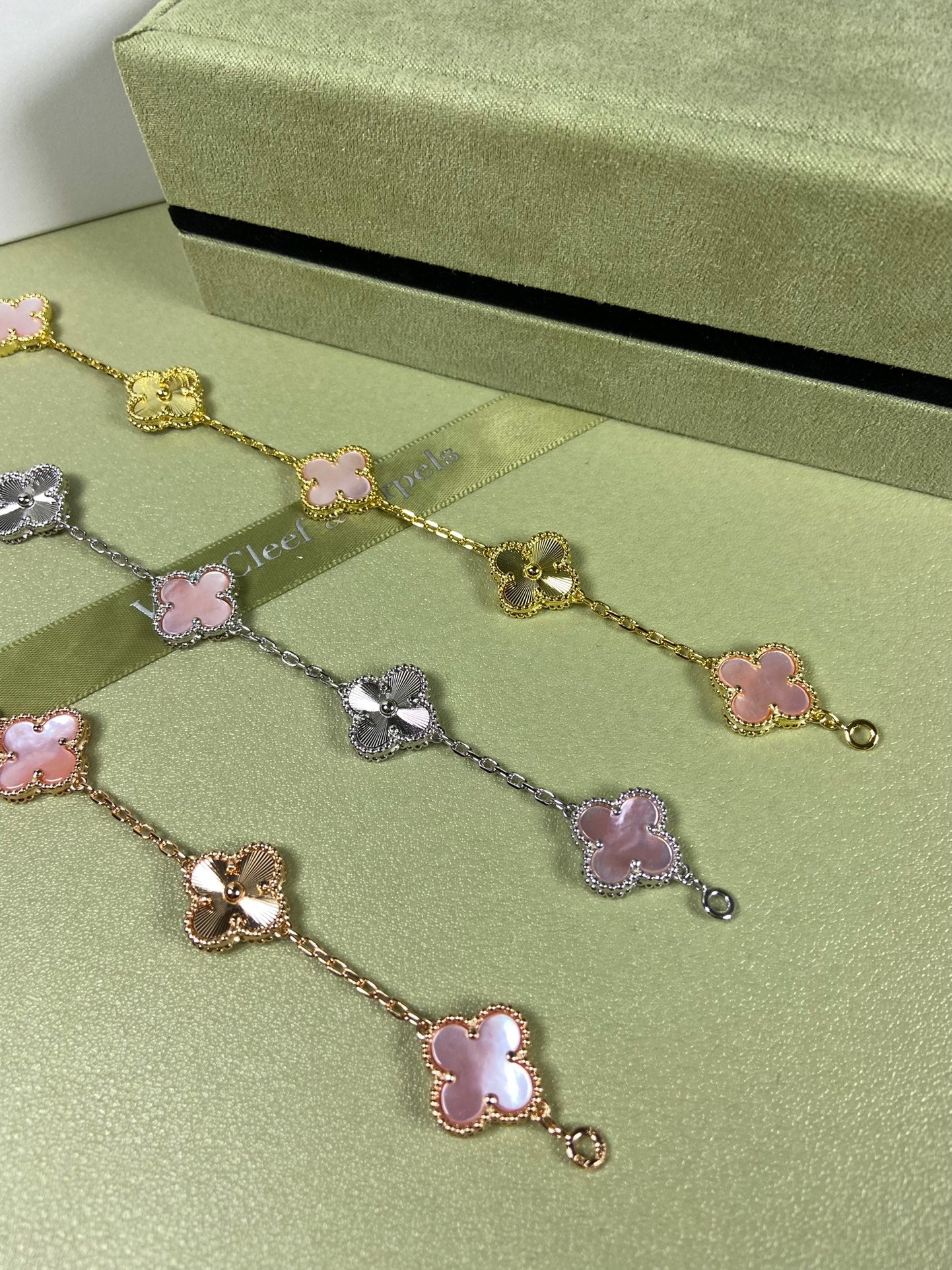 5XVA181KDE Stylish bracelets  5 flowers normal size1.5cm flower