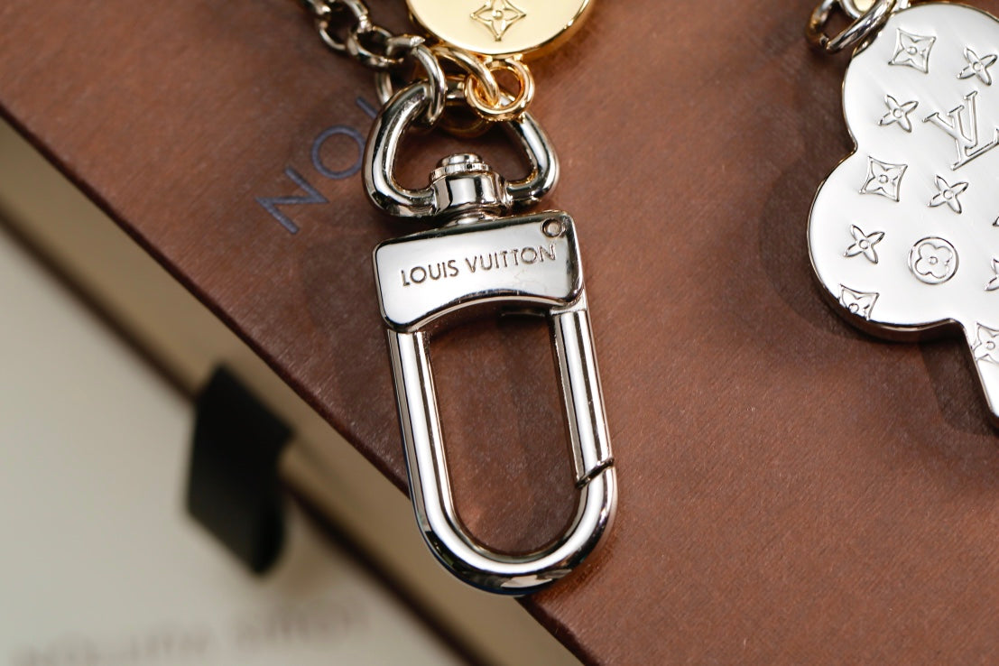 14E87ADE Stylish key closure