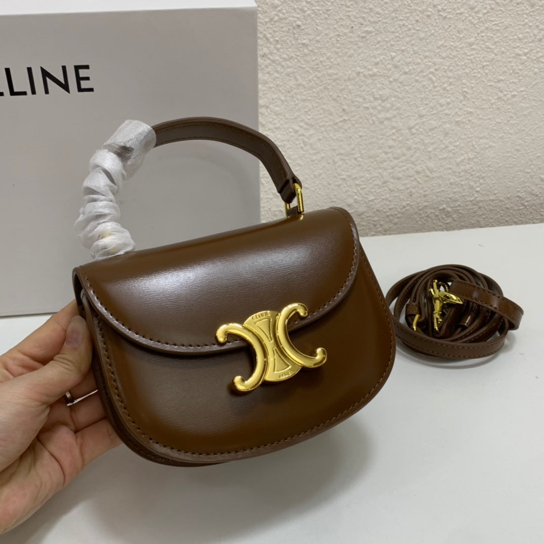 1XCL40BDE Stylish leather bag 