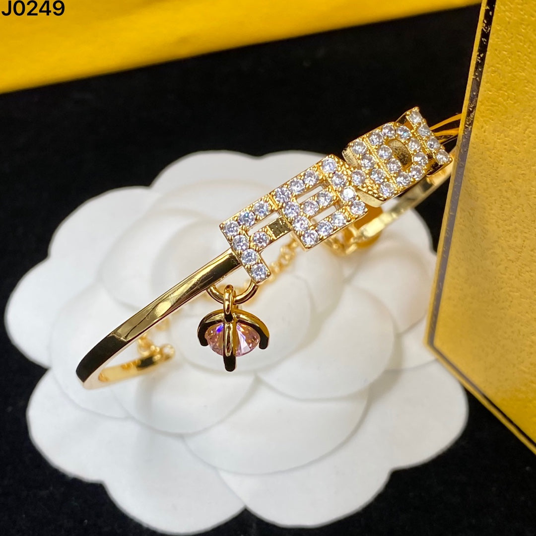 165NF3KDE Stylish Bracelets