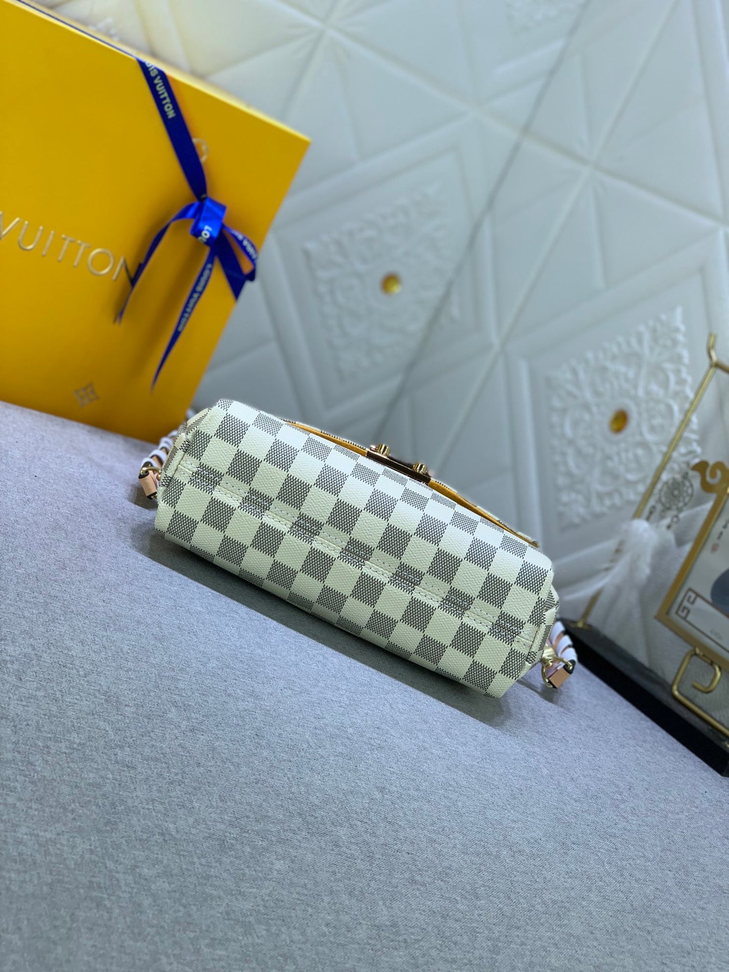 2XE124BDE Stylish leather bag 