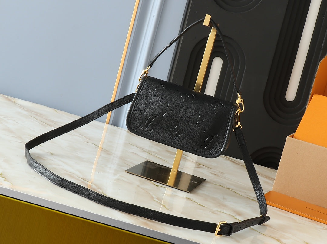 15XE3BDE Stylish leather bag