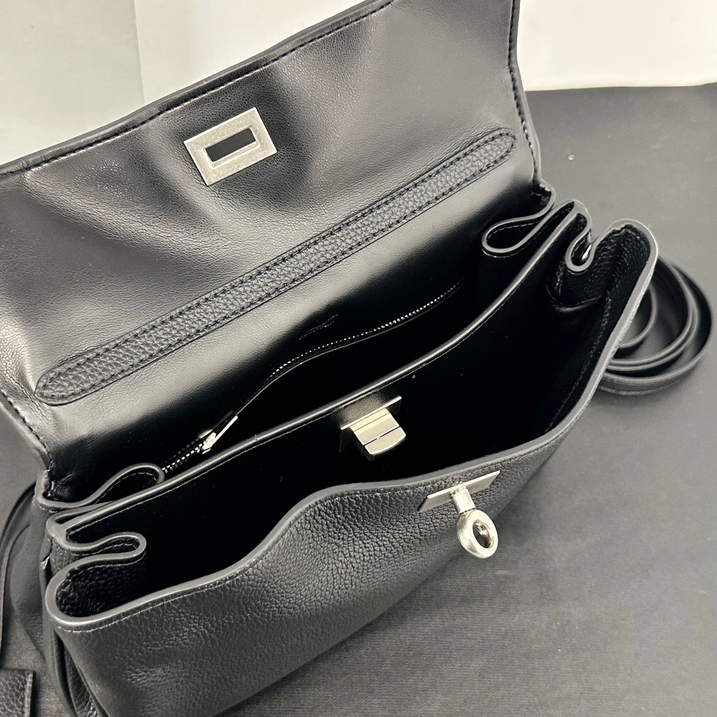 15XJ4BDE Stylish leather bag
