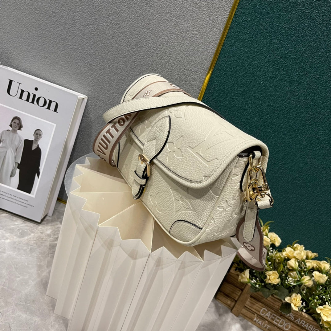 2XE318BDE Stylish leather bag 