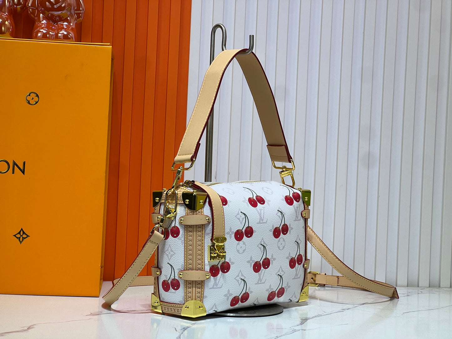 155NE18BDE Stylish leather bag