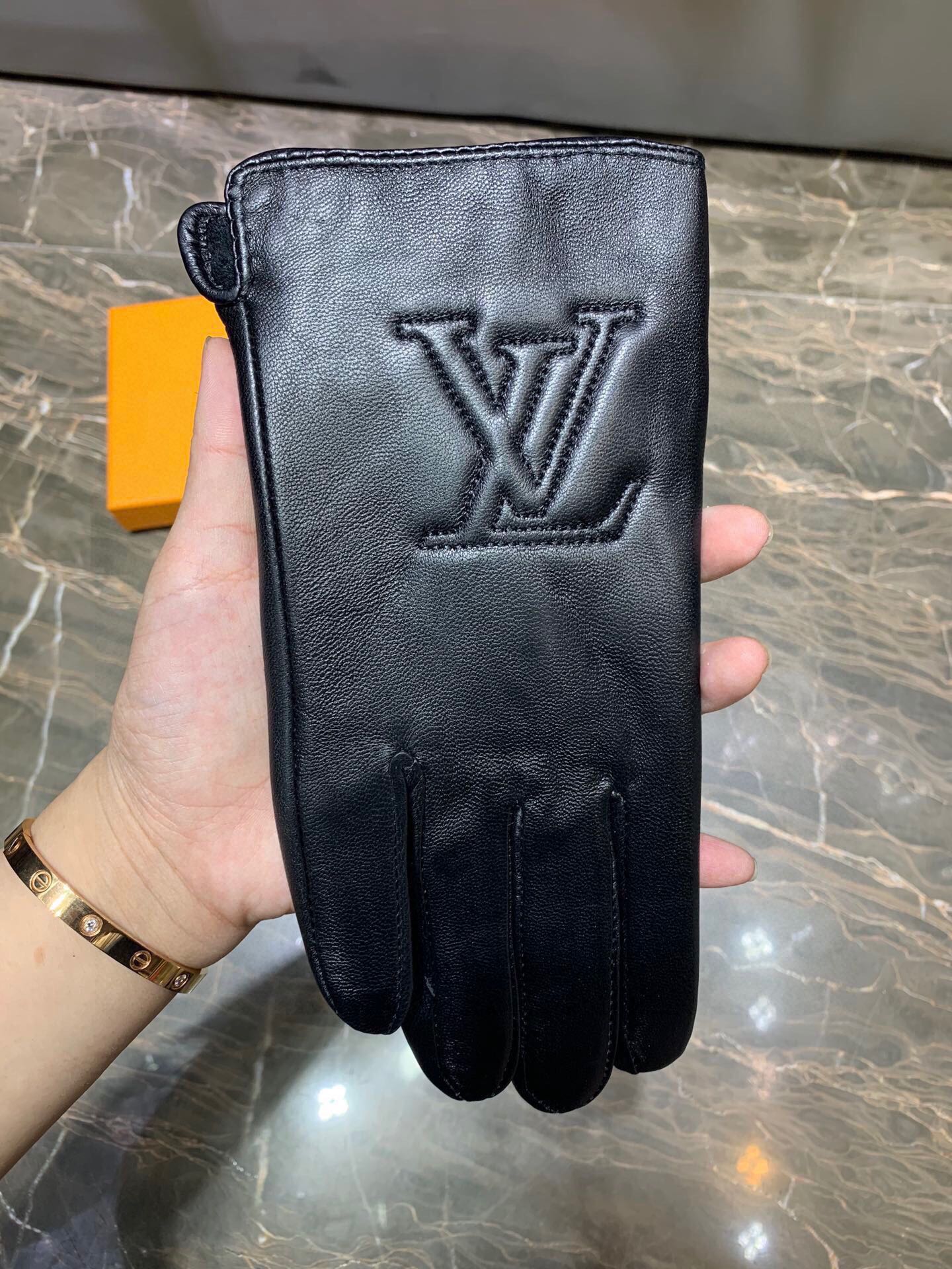 24E97SDE Stylish gloves