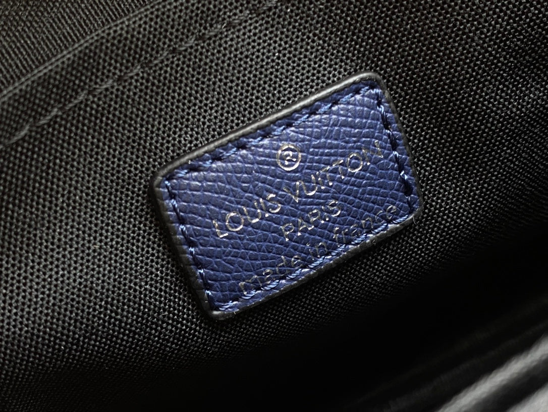 2XE261BDE Stylish leather bag 