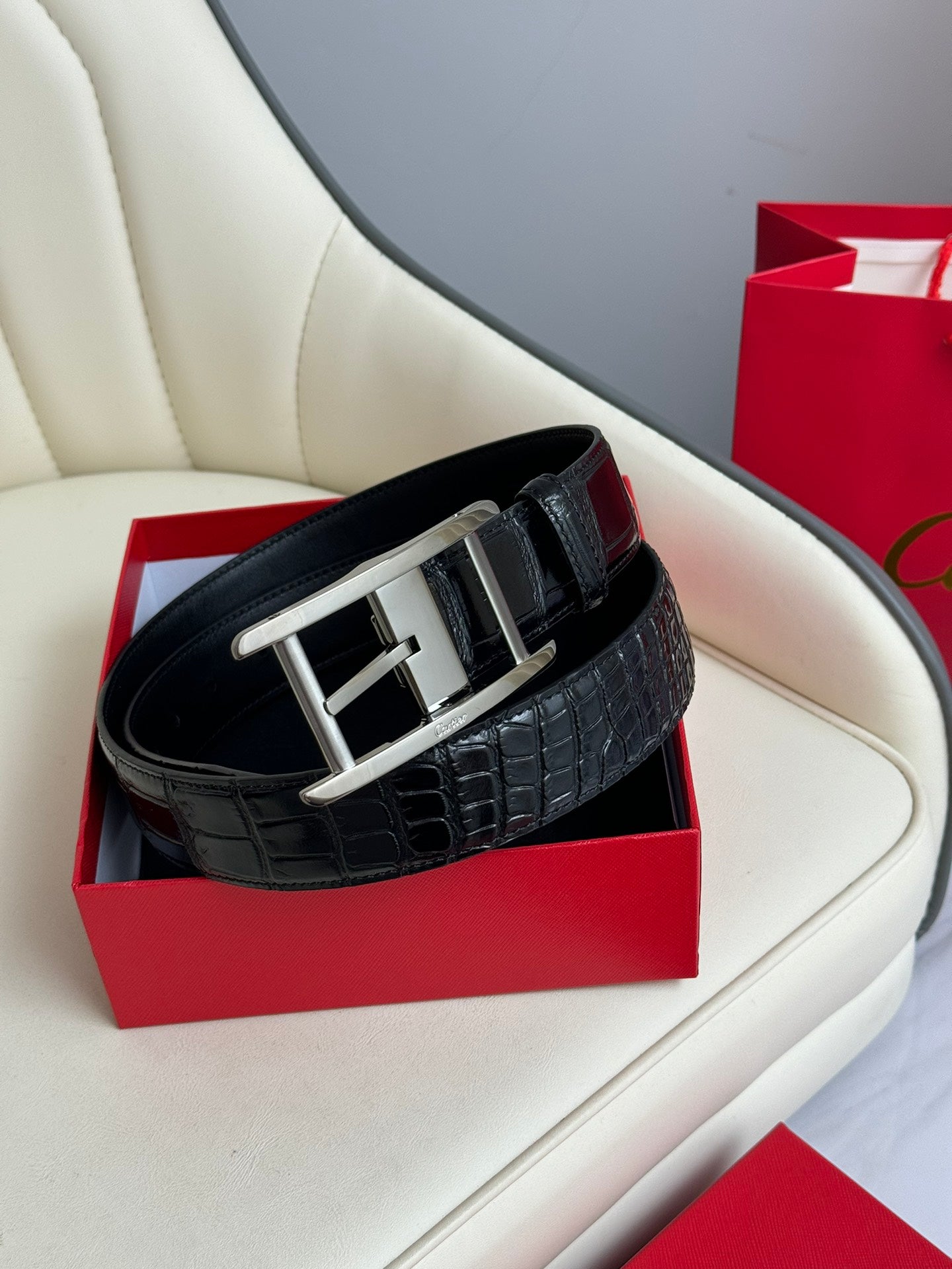 1WK172PDE Stylish  High quality belt With full package