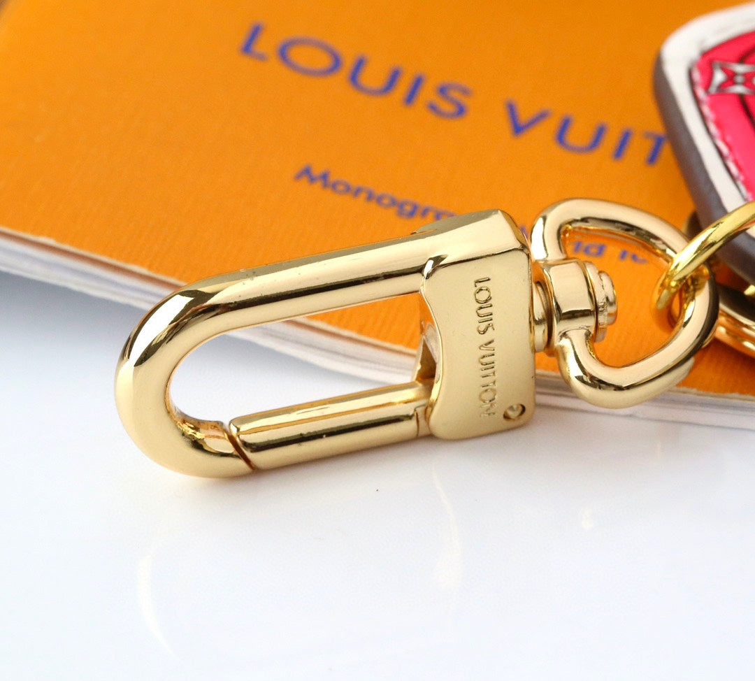 3RE22ADE Stylish key closure